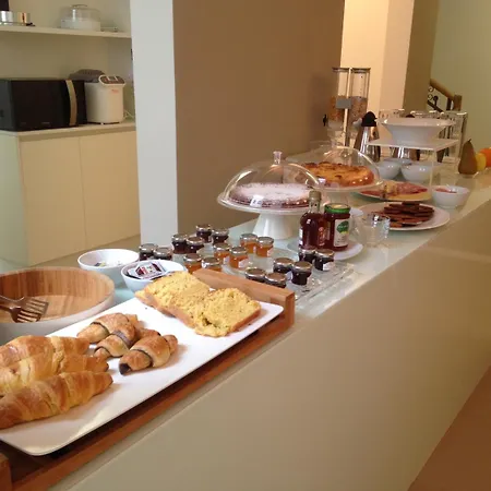 Borgoleoni 18 - And Breakfast 2*