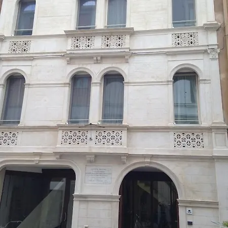 Borgoleoni 18 - And Breakfast フェラーラ