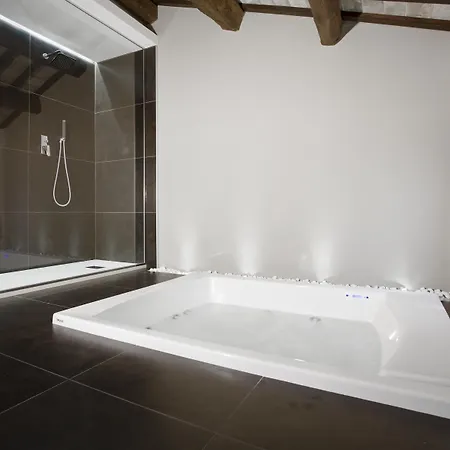 לינה וארוחת בוקר Borgoleoni 18 - And Breakfast 2*