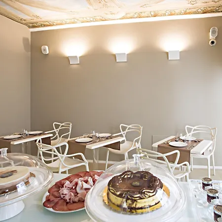 Borgoleoni 18 - Room&breakfast 2*